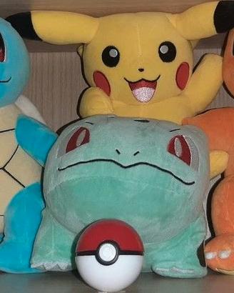 4 Pokemon pupazzi peluche con 3 pokeball