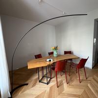 Lampada led con piantana ad arco