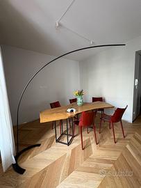 Lampada led con piantana ad arco