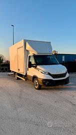 IVECO 35C16 furgone e pedana