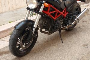 Ducati Monster  695