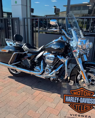 Harley-davidson Touring Road King FLHRC