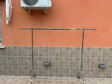 Stand porta abiti con ruote