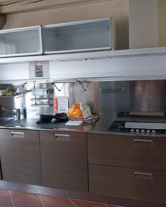 Cucina con elettrodomestici prezzo trattabile