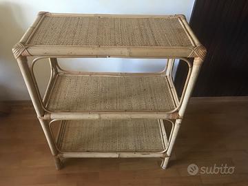 Mobile scaffale di midollino