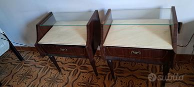 2 comodini stile retro