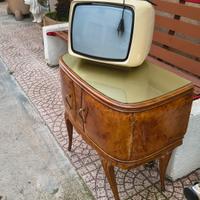 📺 Televisore Vintage Anni '70 – Design Space Age