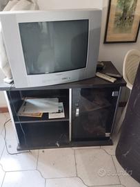 televisore a colori con mobile 