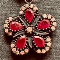 Ciondolo gioiello fiore