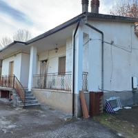 Casa su unico livello con terreno agricolo