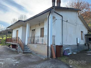 Casa su unico livello con terreno agricolo