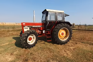 Trattore International 1055