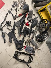 Ricambi vari aprilia tuono 125 2018