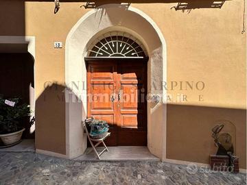 Casa indipendente di 360 m² con più di 5 locali e 