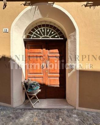 Casa indipendente di 360 m² con più di 5 locali e 