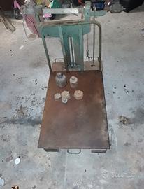 bilancia antica con pesi