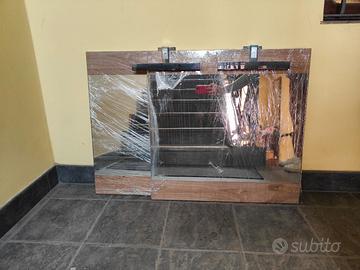 Coppia di specchi vetro e legno con faretti 