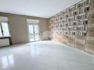 4 LOCALI A MARANO DI NAPOLI