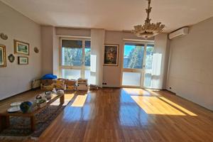 Appartamento di 160 m² con 4 locali a Milano
