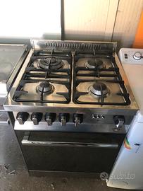 Cucina gas acciaio Lofra e lavastoviglie smeg