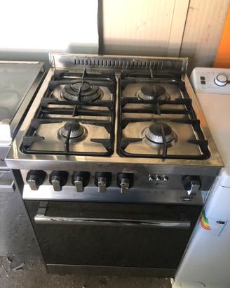 Cucina gas acciaio Lofra e lavastoviglie smeg