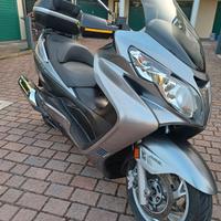 Burgman 400 2010 consuma 22-25 Lt/km benzina