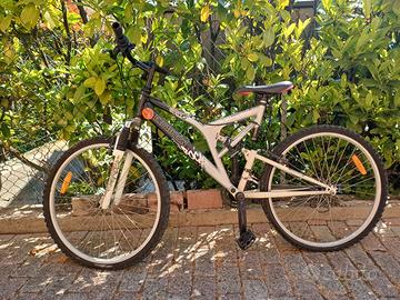 Mountain Bike Decathlon Rockrider Biammortizzata
