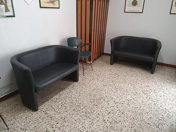 Coppia di divani a due posti