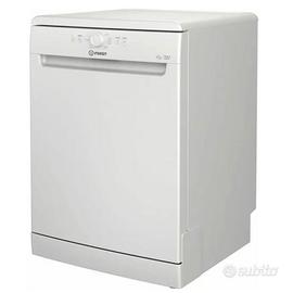 Indesit D2F HK26 Lavastoviglie 14 Coperti Classe E