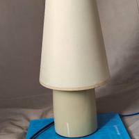 Lampada da tavolo moderna