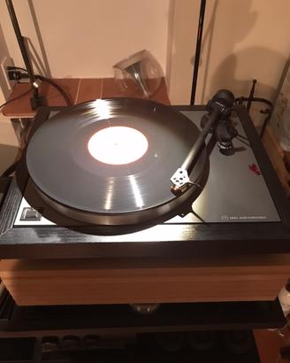 Linn Axis