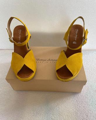 SANDALI CAMOSCIO N.39 - GIALLO OCRA