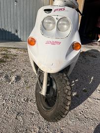 Scooter bianco