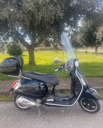 Vespa GTS 300 tagliandata e gomma nuova
