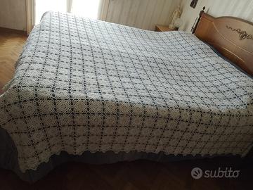 Coperta in pizzo fatta a mano.