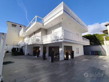 Villa di 300 m² con più di 5 locali a Boscotrecase