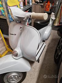 vespa 50 del 1967 . 