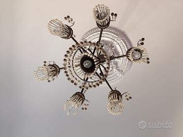 Lampadario a bracci in ferro battuto con pendenti