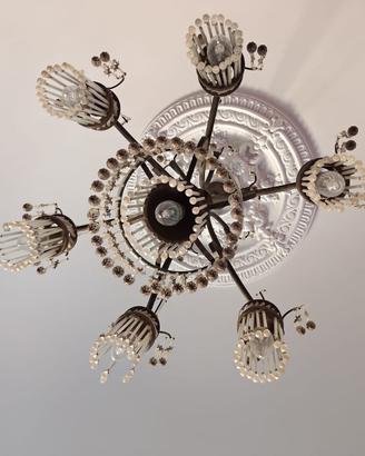 Lampadario a bracci in ferro battuto con pendenti