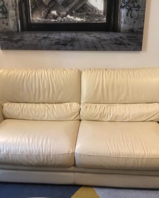 Divano Chateau d’ax in pelle color crema