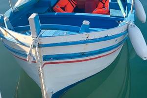 Barca legno restaurata con fuoribordo 9.9