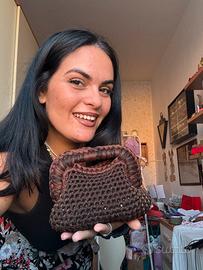 Borsa clutch marrone filato organza uncinetto