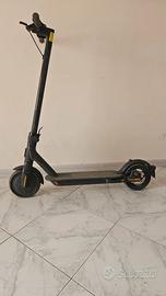 Monopattino xomi essential 