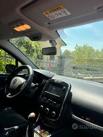 Auto renault clio