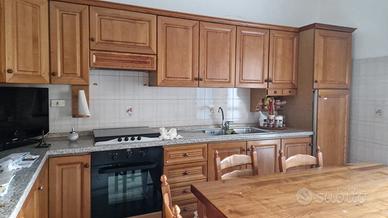 Cucina completa anni '90.