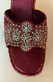 Zoccolo con pietre elegante