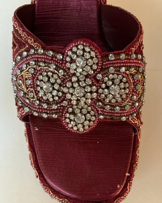 Zoccolo con pietre elegante