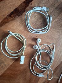 2 cavi ricarica e 1 auricolari per Iphone