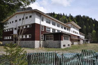 Fabbricato ex colonia estiva a Forni di Sopra (UD)