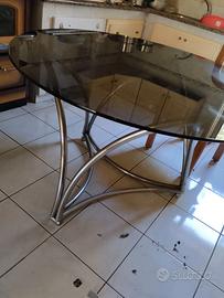 Tavolo con piano rotondo in cristallo cm 110fumé